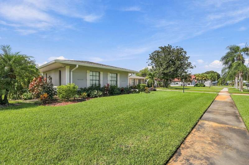 3 bedroom Single Family Residence at 1981 SE Erwin Road, South Port St Lucie Unit 14, Port St. Lucie — photo 3