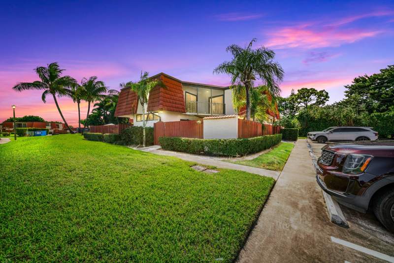 2 bedroom Townhouse at 3814 Victoria Drive, Somerset, West Palm Beach — photo 5