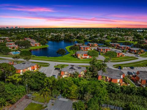 3814 Victoria Drive, West Palm Beach FL - photo 13 of 43