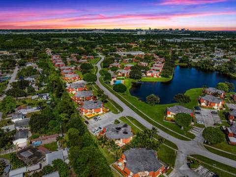 3814 Victoria Drive, West Palm Beach FL - photo 17 of 43