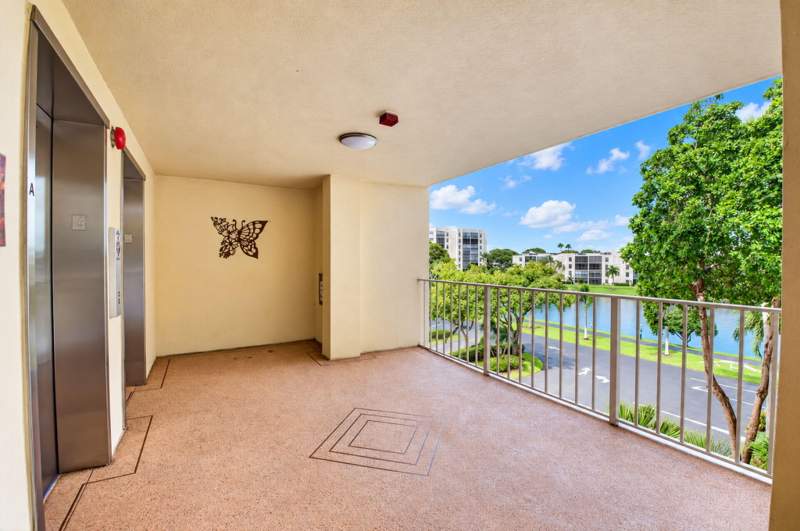 2 bedroom Condominium at 7260 Kinghurst Drive #404, Huntington Lakes Sec Five Condos, Delray Beach — photo 3