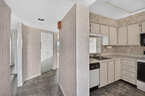 7260 Kinghurst Drive #404, Delray Beach FL - photo 7 of 86