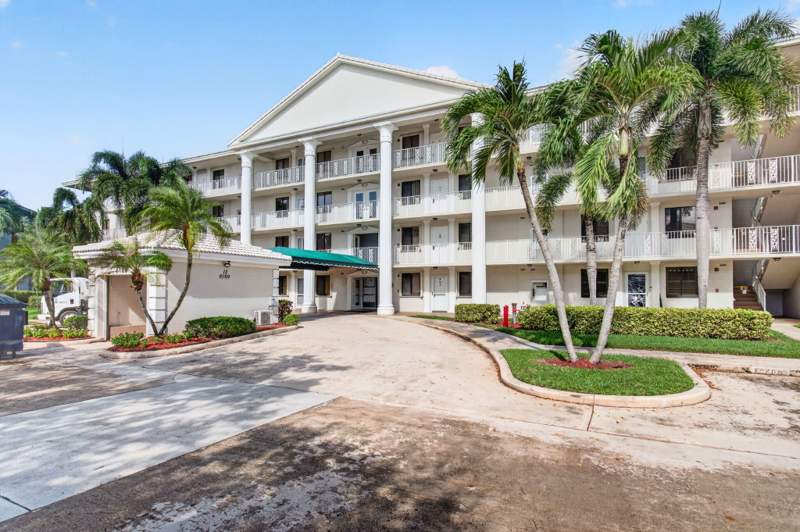 2 bedroom Condominium at 6169 Balboa Circle #103, Whitehall Condo At Camino Real, Boca Raton — photo 2