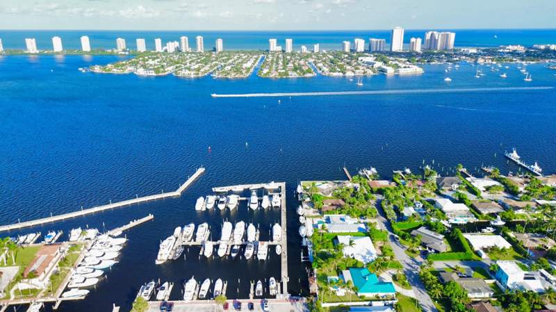 3 bedroom Single Family Residence at 110 Shore Drive, Riviera Shores, Riviera Beach — photo 2