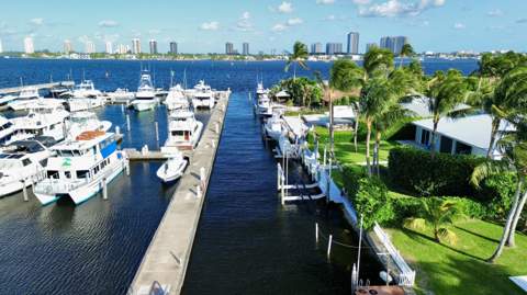 110 Shore Drive, Riviera Beach FL - photo 7 of 78