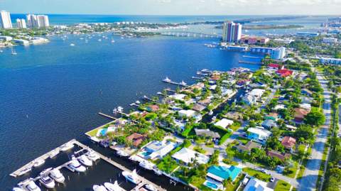 110 Shore Drive, Riviera Beach FL - photo 12 of 78