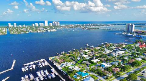 110 Shore Drive, Riviera Beach FL - photo 11 of 78