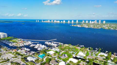 110 Shore Drive, Riviera Beach FL - photo 15 of 78
