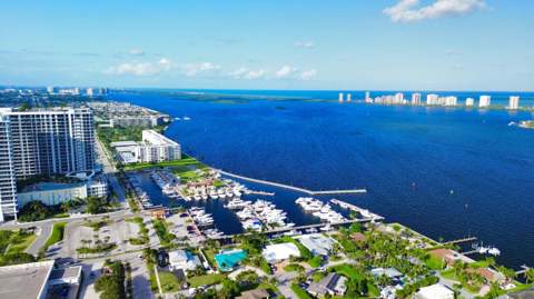 110 Shore Drive, Riviera Beach FL - photo 16 of 78