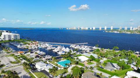 110 Shore Drive, Riviera Beach FL - photo 17 of 78