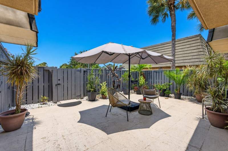 2 bedroom Townhouse at 2002 20th Way, Village Of Sandalwood Lakes 1, West Palm Beach — photo 4