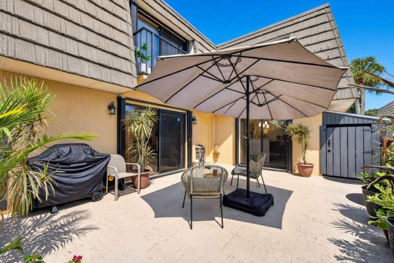 2 bedroom Townhouse at 2002 20th Way, Village Of Sandalwood Lakes 1, West Palm Beach — photo 5