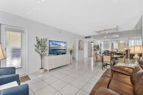 1889 S Ocean Drive #203, Hallandale Beach FL - photo 17 of 26