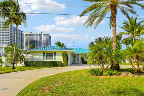 110 Shore Drive, Riviera Beach FL - photo 9 of 78