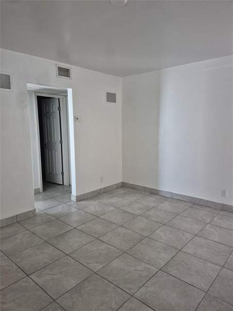 4429 Treehouse Lane #28 F, Tamarac FL - photo 6 of 7