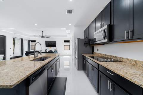 7461 Moonrise Drive, Lake Worth FL - photo 8 of 31
