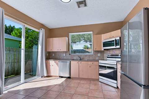 1024 Park Hill Drive, Haverhill FL - photo 7 of 24