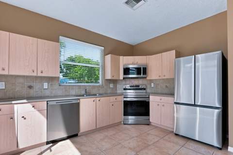1024 Park Hill Drive, Haverhill FL - photo 8 of 24
