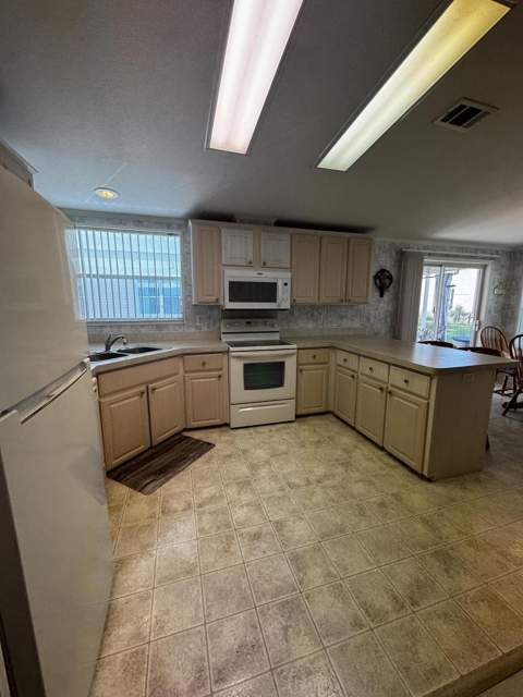 6515 Dulce Real Avenue, Fort Pierce FL - photo 6 of 35