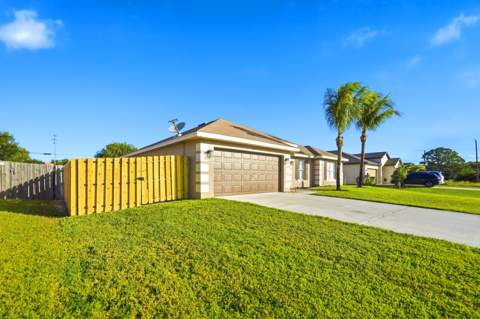 525 SW Halden Avenue, Port St. Lucie FL - photo 7 of 55