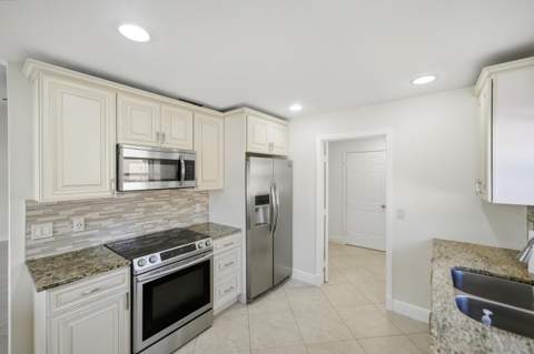 525 SW Halden Avenue, Port St. Lucie FL - photo 11 of 55