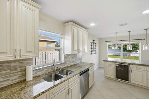 525 SW Halden Avenue, Port St. Lucie FL - photo 14 of 55