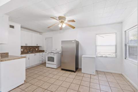 1064 Highview Road, Lake Worth FL - photo 8 of 36