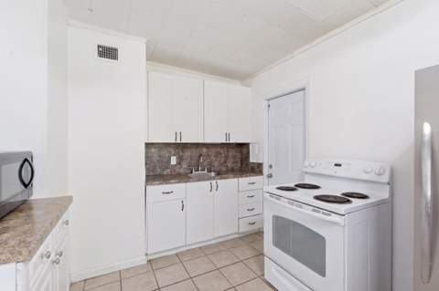 1064 Highview Road, Lake Worth FL - photo 10 of 36