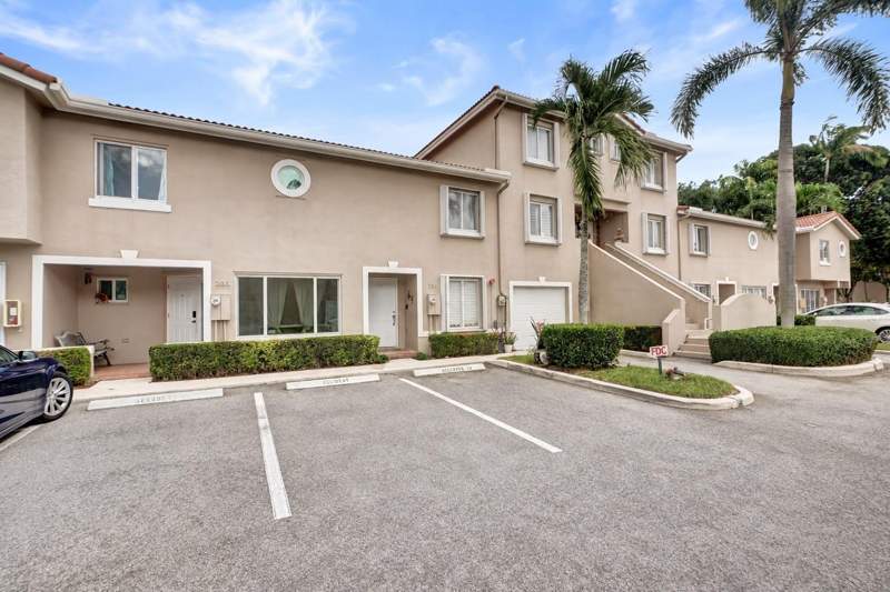 2 bedroom Townhouse at 235 Riviera Circle, Bonaventure, Weston — photo 5