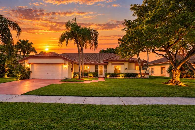4 bedroom Single Family Residence at 11235 Island Lakes Lane, Island Lakes Sec 1 2, Boca Raton — photo 2