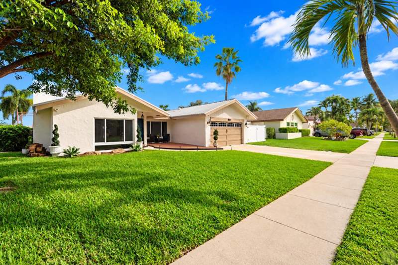 4 bedroom Single Family Residence at 4959 NW 6th Street, Lakewood East Sec 1, Coconut Creek — photo 2