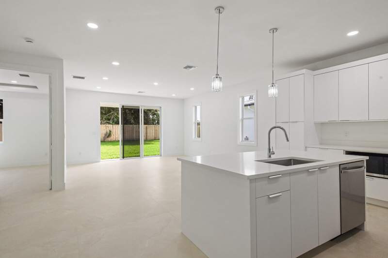 4 bedroom Single Family Residence at 4606 Hibiscus Avenue, Military Park Third Nichols Add, West Palm Beach — photo 3