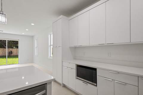 4606 Hibiscus Avenue, West Palm Beach FL - photo 9 of 29