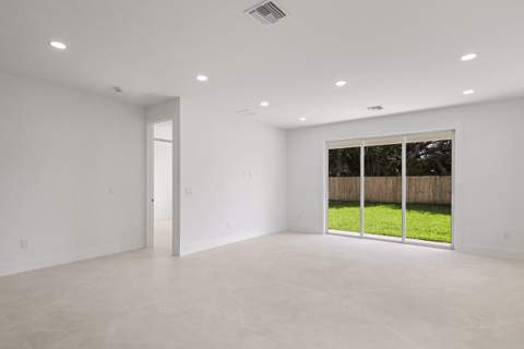 4606 Hibiscus Avenue, West Palm Beach FL - photo 10 of 29