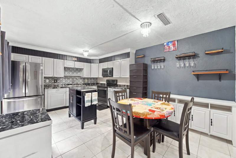 2 bedroom Townhouse at 2483 Waterside Drive, Waterside Estates, Lake Worth — photo 3