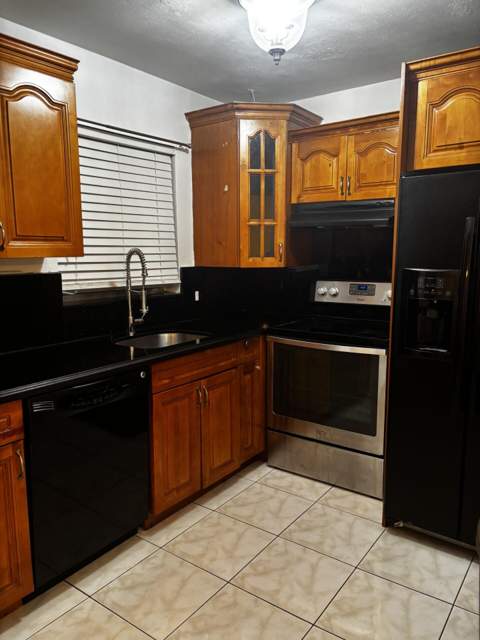 941 Crystal Lake Drive #105, Deerfield Beach FL - photo 6 of 16