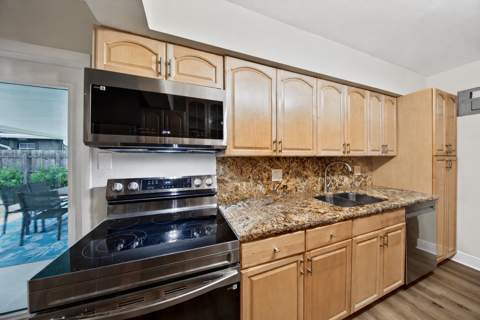 341 NE 45th Street, Oakland Park FL - photo 10 of 36