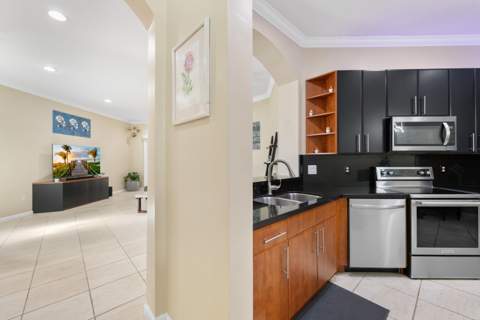 6435 Bella Circle #201, Boynton Beach FL - photo 6 of 27