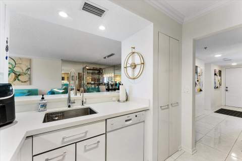 2240 N Cypress Bend Drive #704, Pompano Beach FL - photo 9 of 37