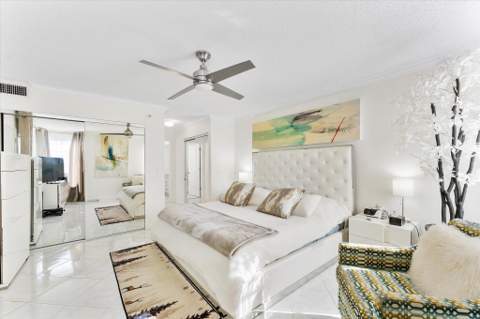 2240 N Cypress Bend Drive #704, Pompano Beach FL - photo 14 of 37