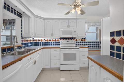 2935 SW 22nd Avenue #108, Delray Beach FL - photo 12 of 35