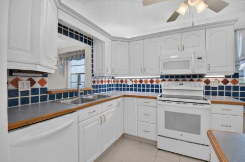 2935 SW 22nd Avenue #108, Delray Beach FL - photo 14 of 35