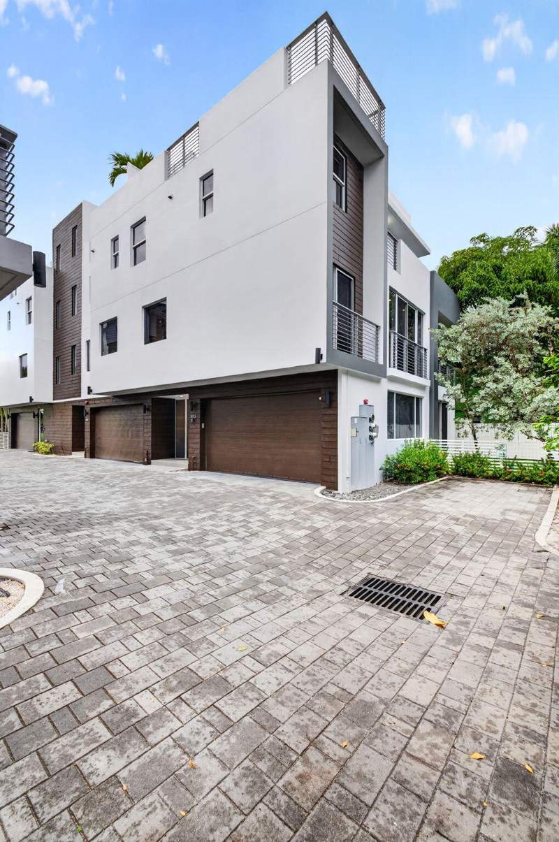 3 bedroom Townhouse at 714 NE 14th Avenue #103, Progresso, Fort Lauderdale — photo 3