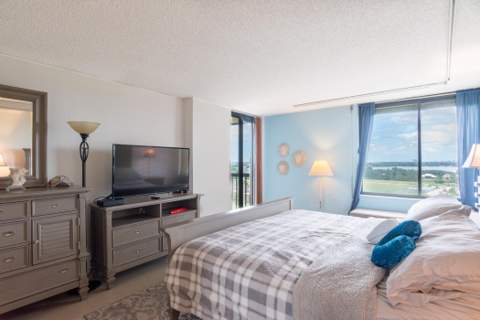 2480 Presidential Way #1103, West Palm Beach FL - photo 22 of 40