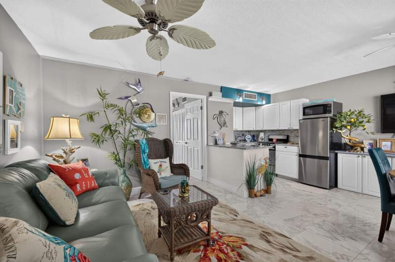 1 bedroom Condominium at 1200 Colonnades Drive #207, Colonnades Condominium No 4, Fort Pierce — photo 5