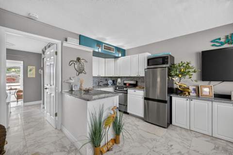 1200 Colonnades Drive #207, Fort Pierce FL - photo 7 of 22