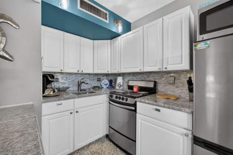 1200 Colonnades Drive #207, Fort Pierce FL - photo 8 of 22