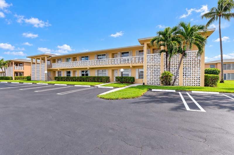 2 bedroom Condominium at 1120 Boxwood Drive, Pines Of Delray Condo, Delray Beach — photo 2