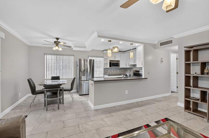 2 bedroom Condominium at 385 Burgundy I, Kings Point, Delray Beach — photo 2