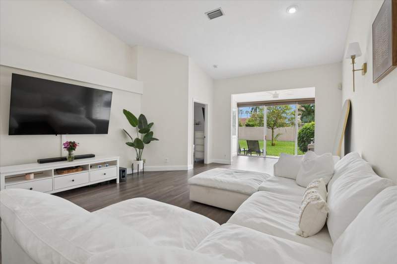 2 bedroom Villa at 9147 Vineland Court #E, Boca Gardens 4, Boca Raton — photo 5